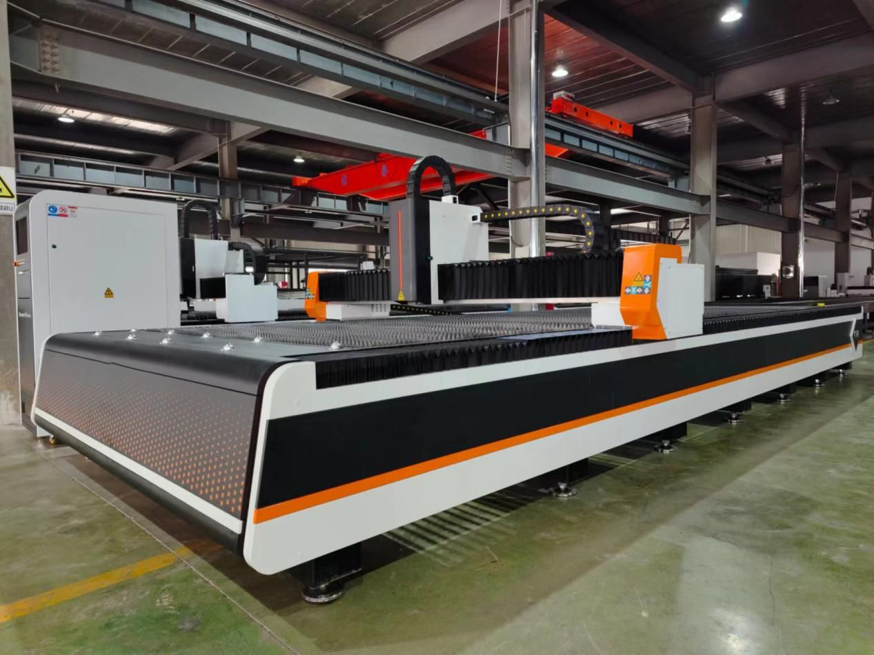 ECXT-3015 2000W3000W fiber laser cutting machine (2)